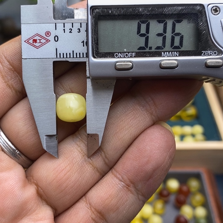 琥珀裸石未镶嵌52号9.3*8.2