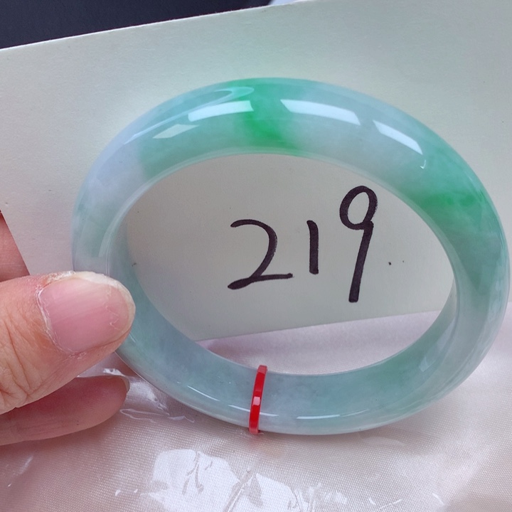 翡翠手镯未镶嵌翡翠