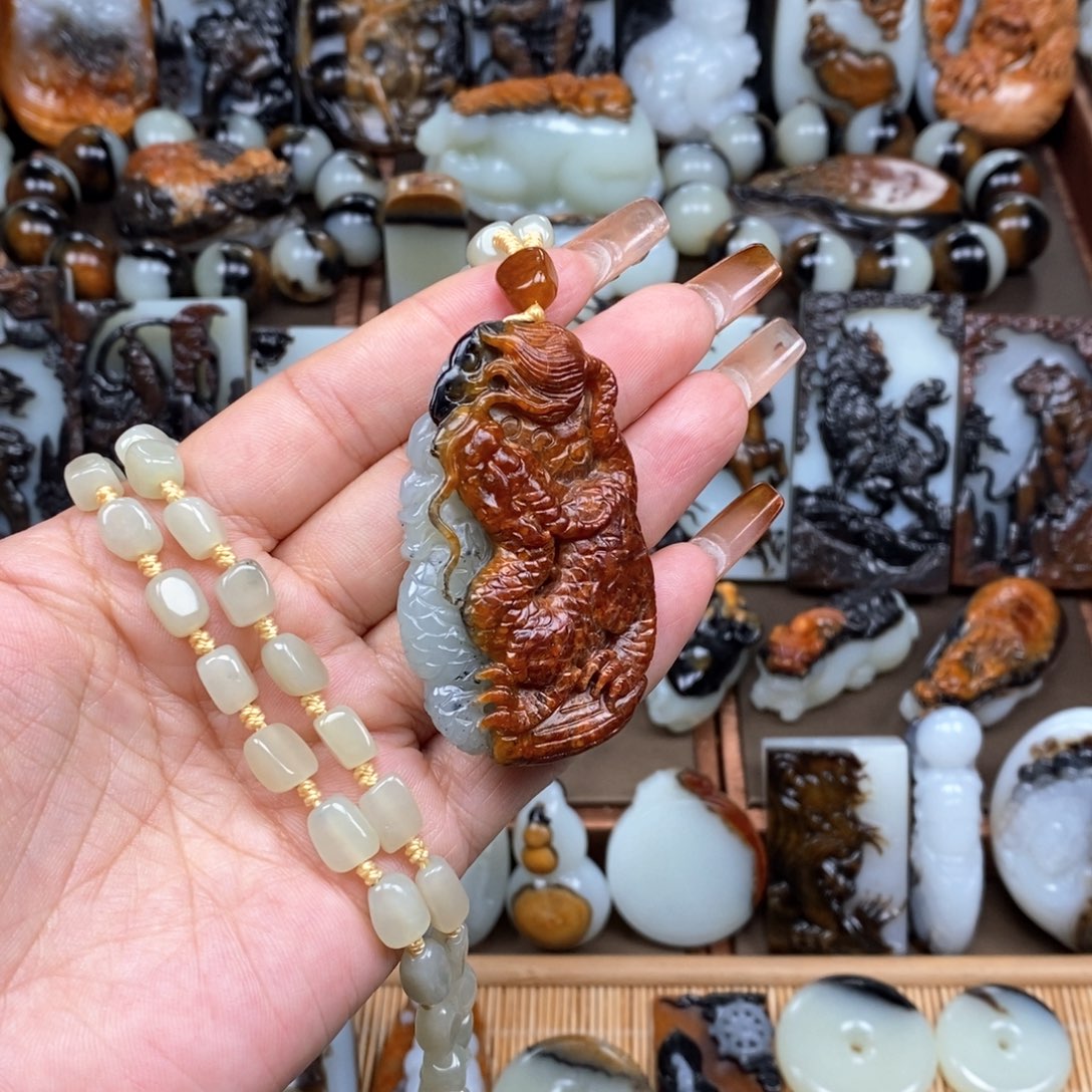 颈饰未镶嵌和田玉