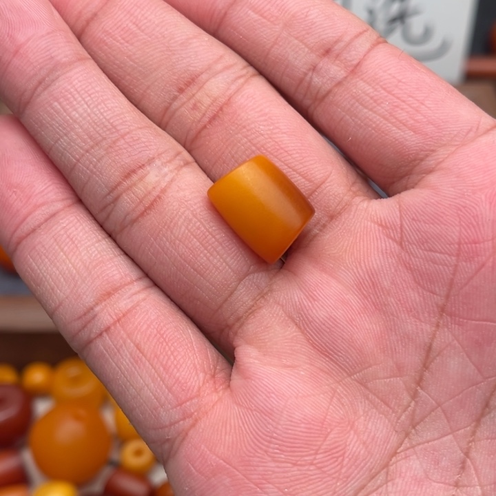 宁***萌琥珀未镶嵌裸石蜜蜡马蹄