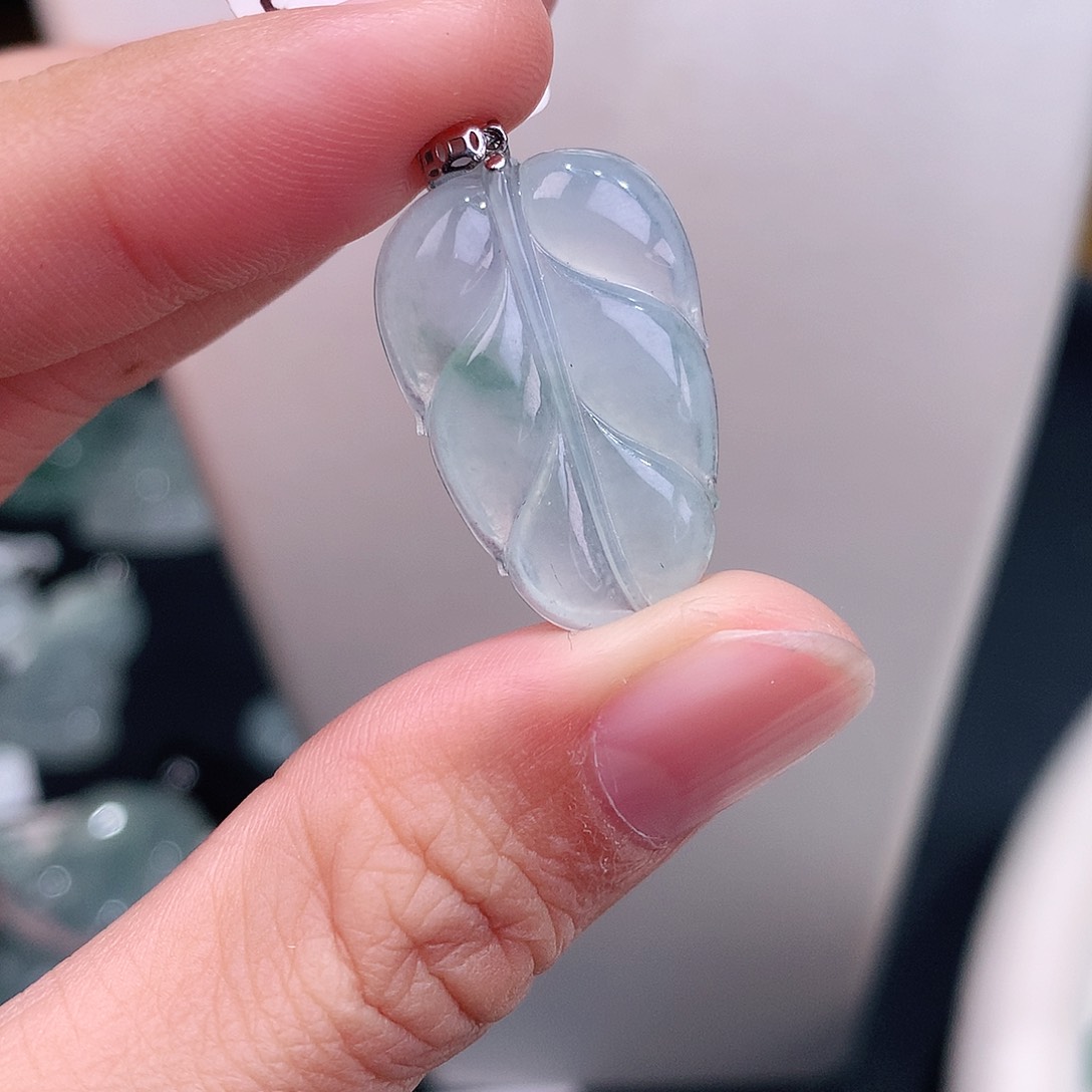 颈饰18K金镶嵌翡翠福利