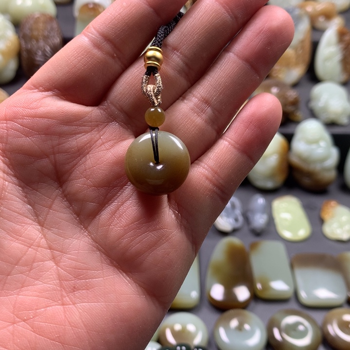 和田玉（糖玉）颈饰未镶嵌