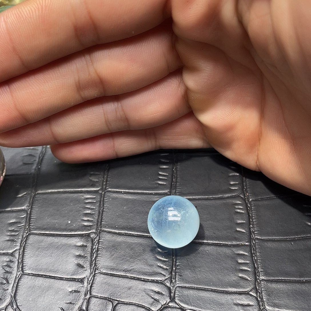 嘟***哦珠宝半成品水晶未镶嵌微瑕1.69