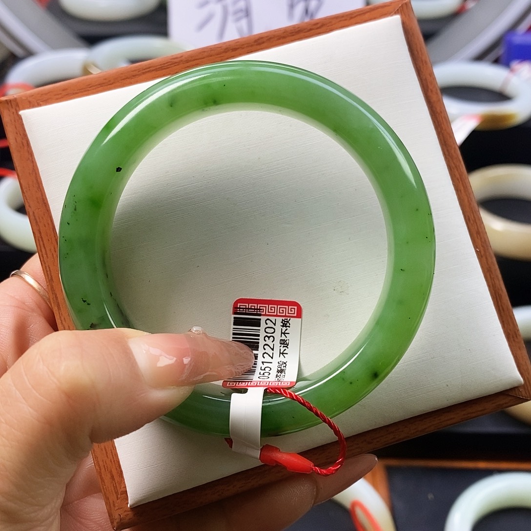 幽****和田玉未镶嵌手镯