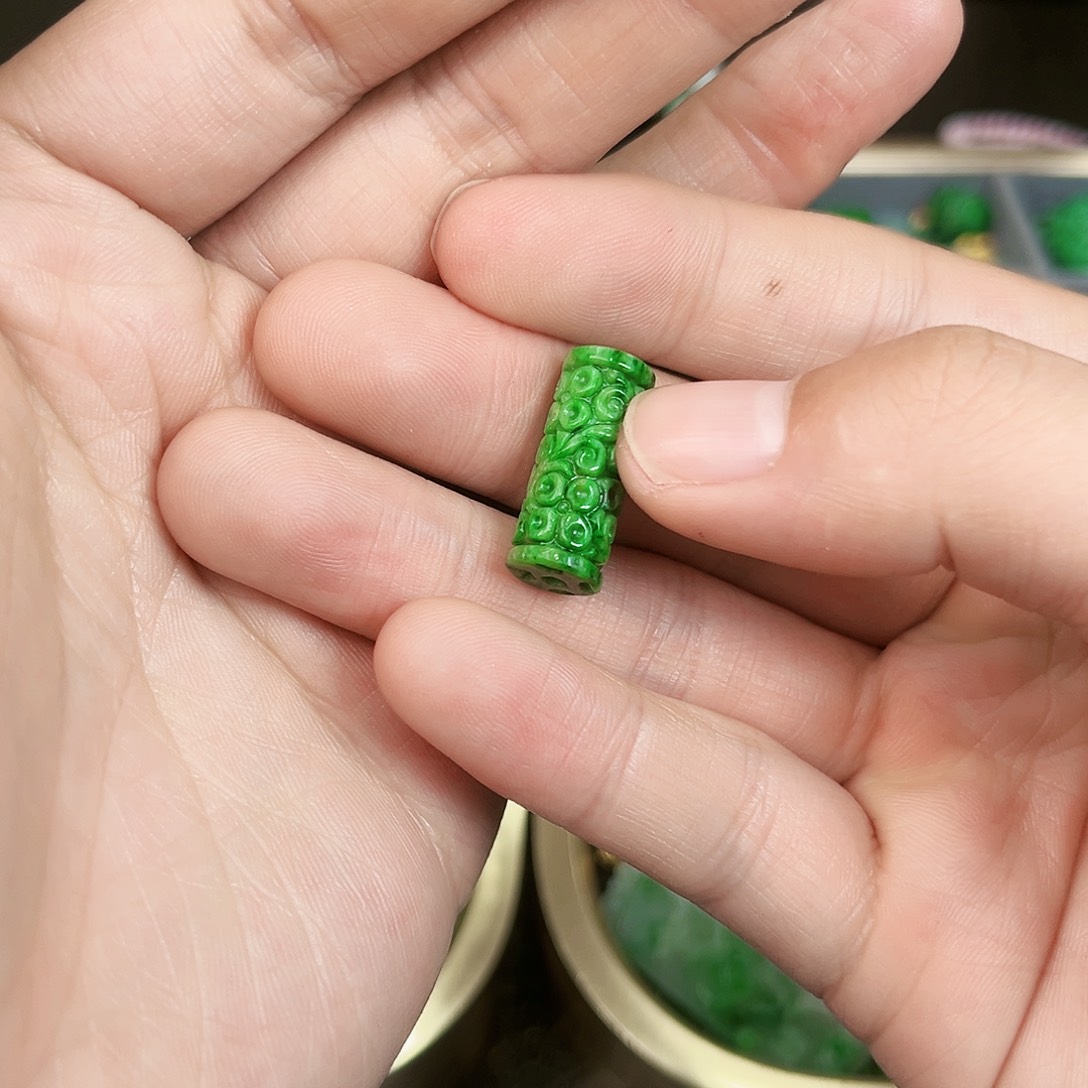 翡翠颈饰未镶嵌吊坠