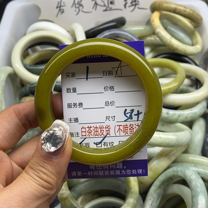 蛇纹石玉手镯未镶嵌
