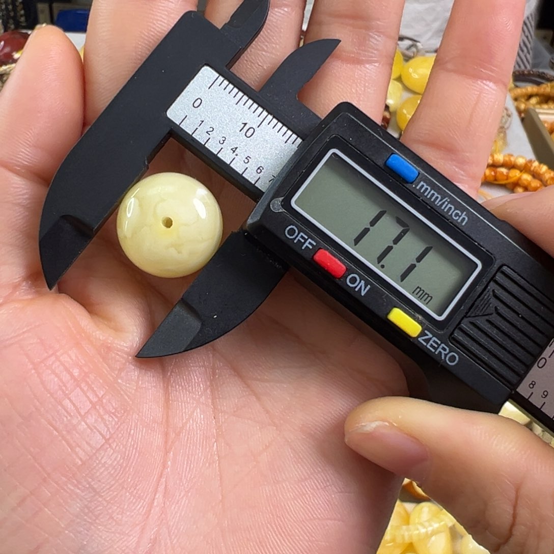 蜜蜡裸石未镶嵌蜜蜡