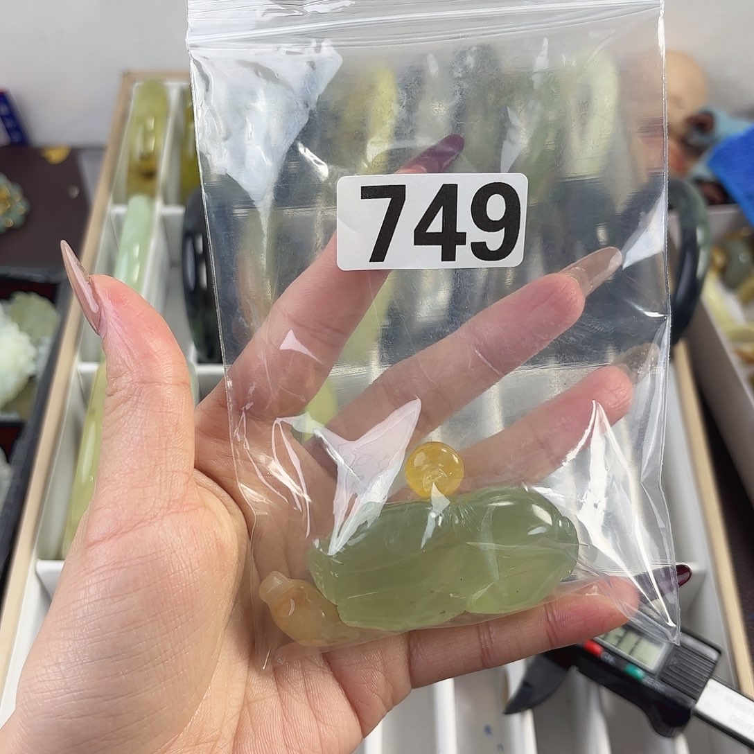 蛇纹石玉手镯未镶嵌祈**遥