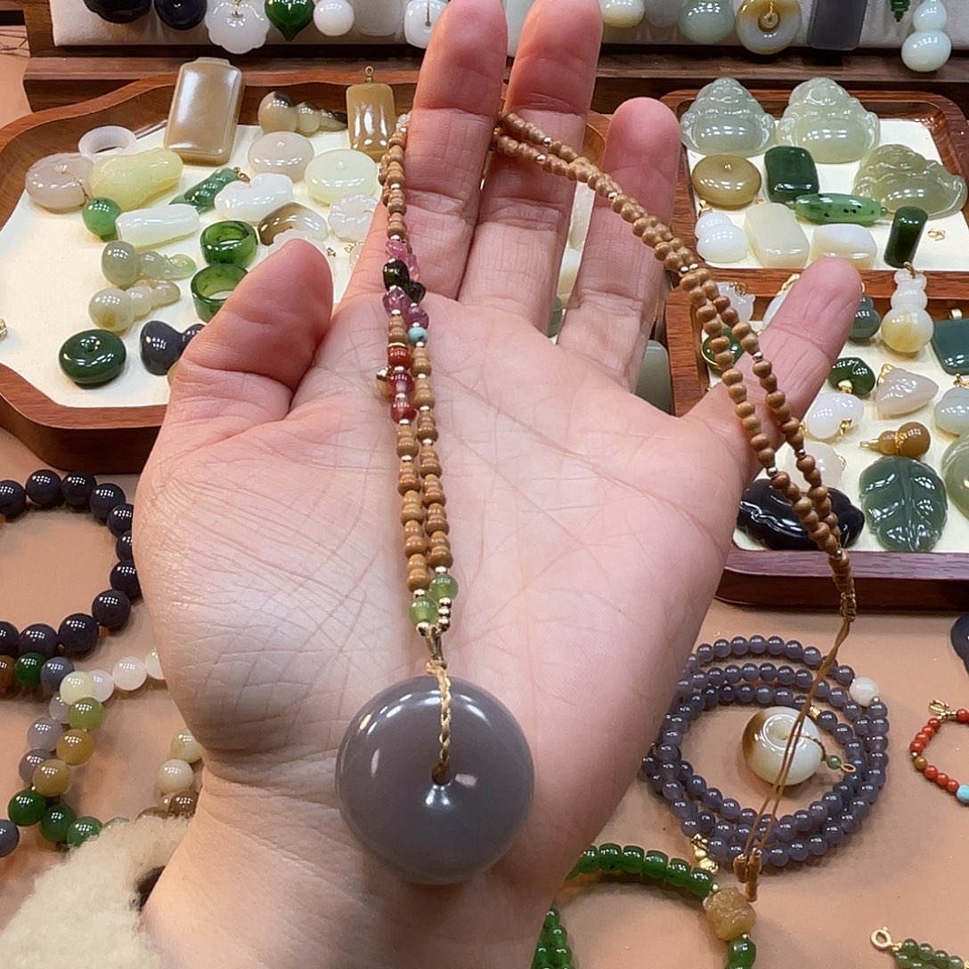 和田玉未镶嵌颈饰