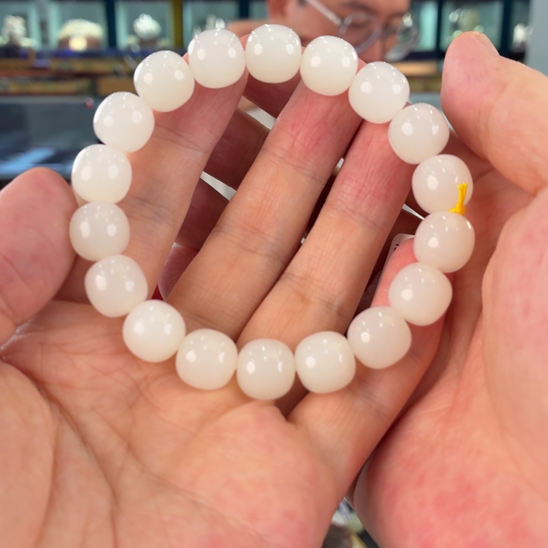 和田玉未镶嵌颈饰单圈