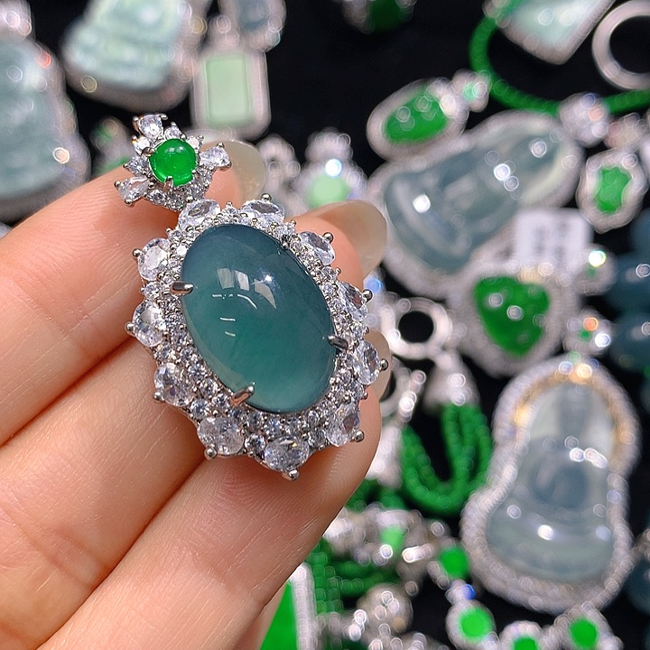 翡翠颈饰未镶嵌翡翠