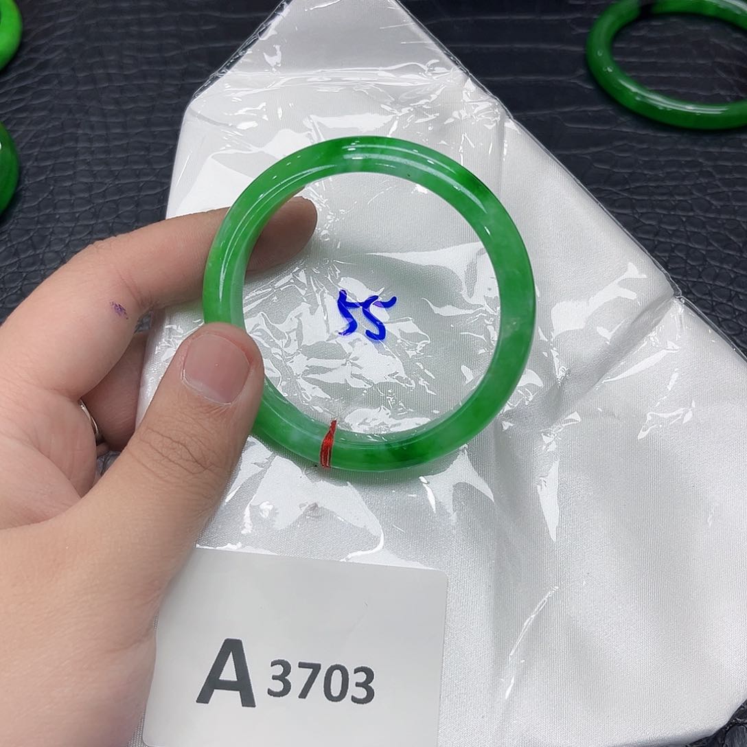 翡翠手镯未镶嵌多样性