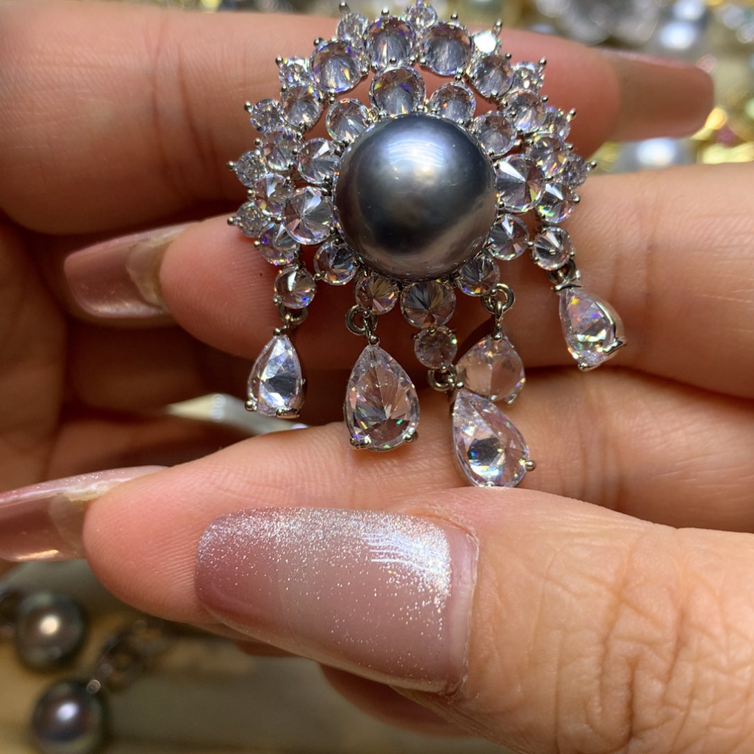 未镶嵌胸饰海水珍珠