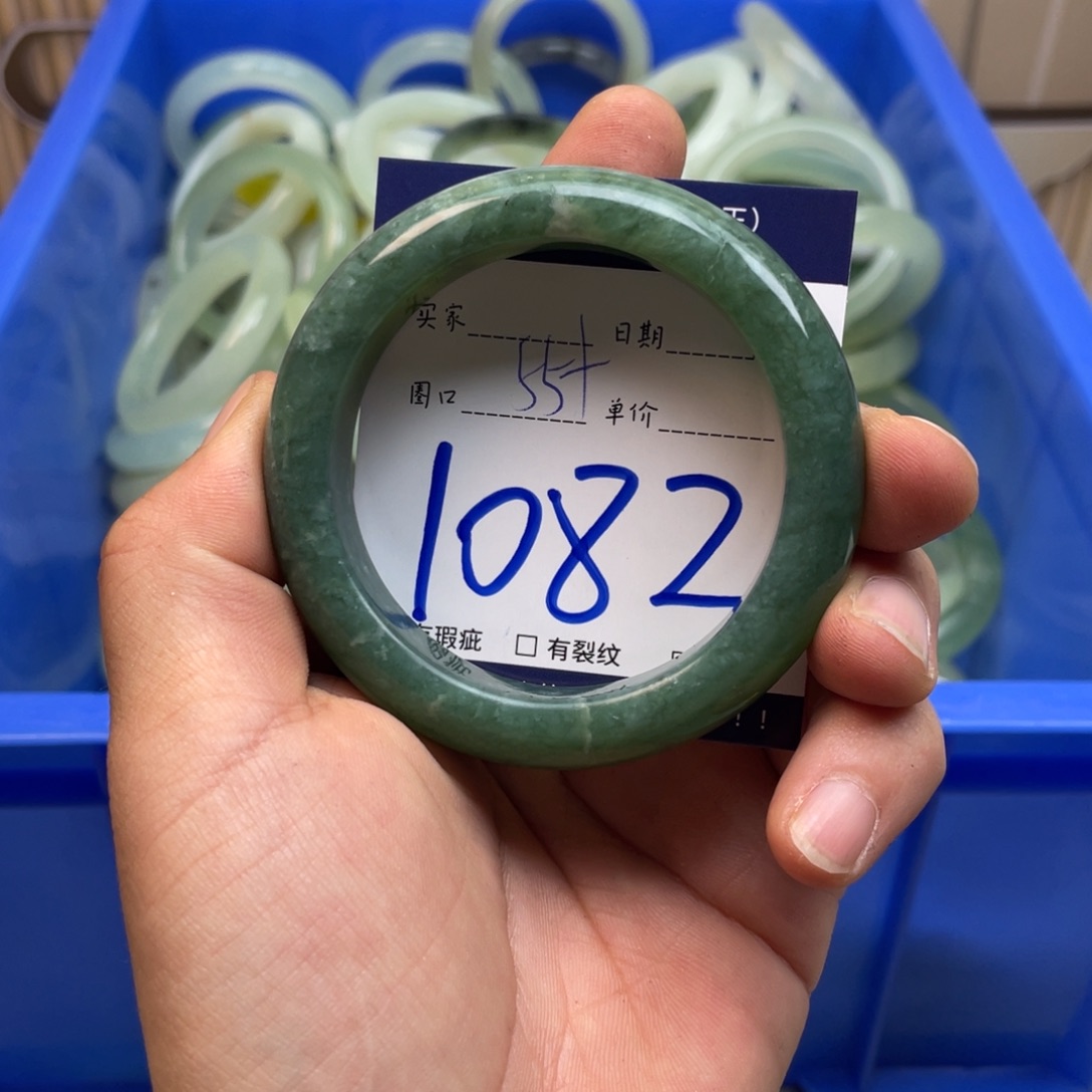 岫玉手镯手镯未镶嵌