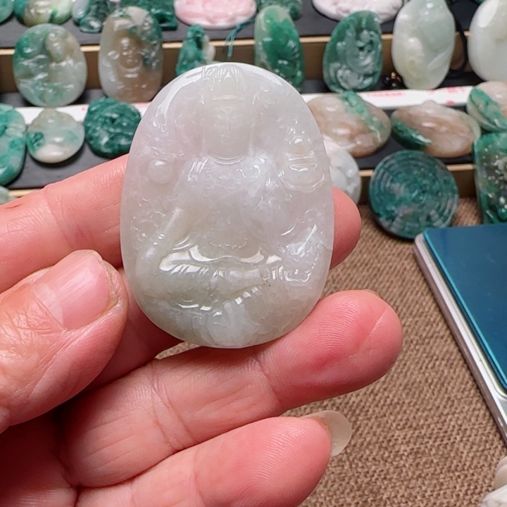 独山玉未镶嵌颈饰