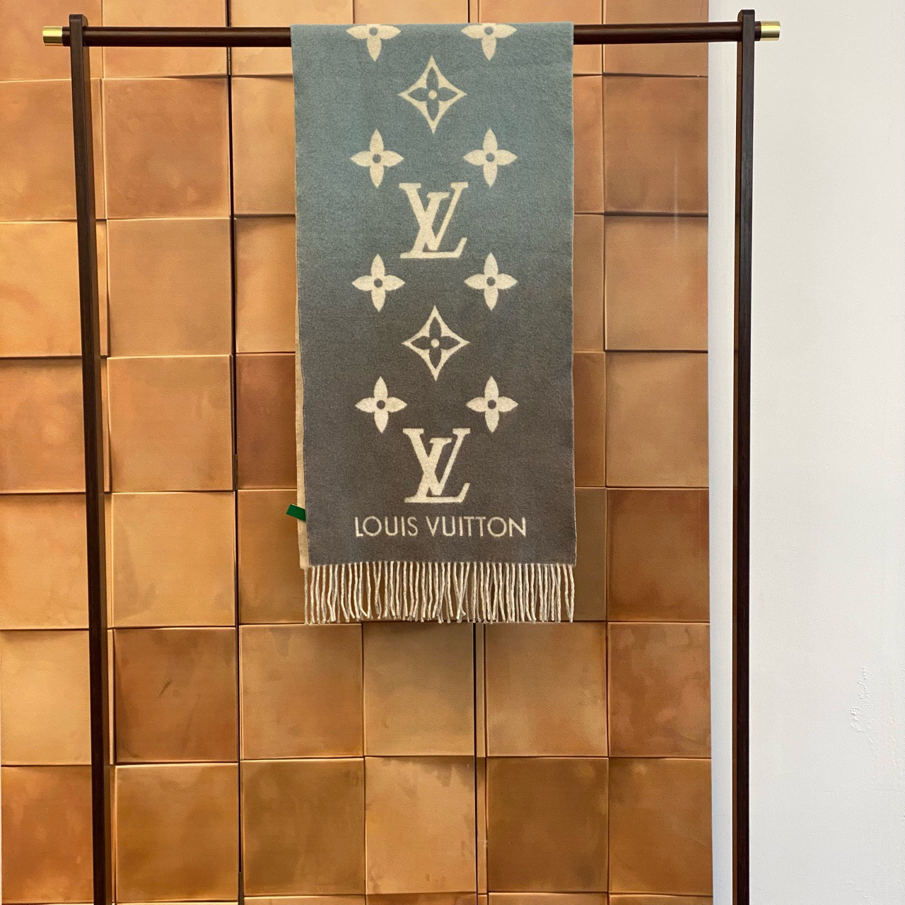 lv 爆款蓝粉渐变老花满印双面羊绒围巾/191*46cm/99新/29154