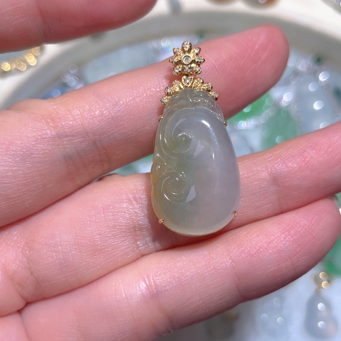 翡翠颈饰18K金镶嵌翡翠