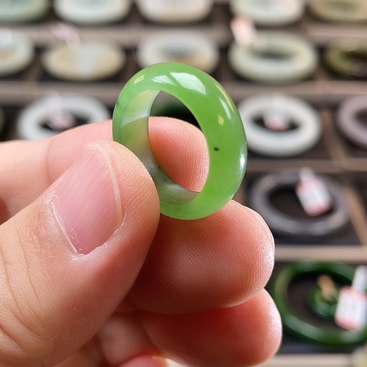 和田玉（碧玉）未镶嵌戒圈（乌兰海苹果绿（16-20内径）