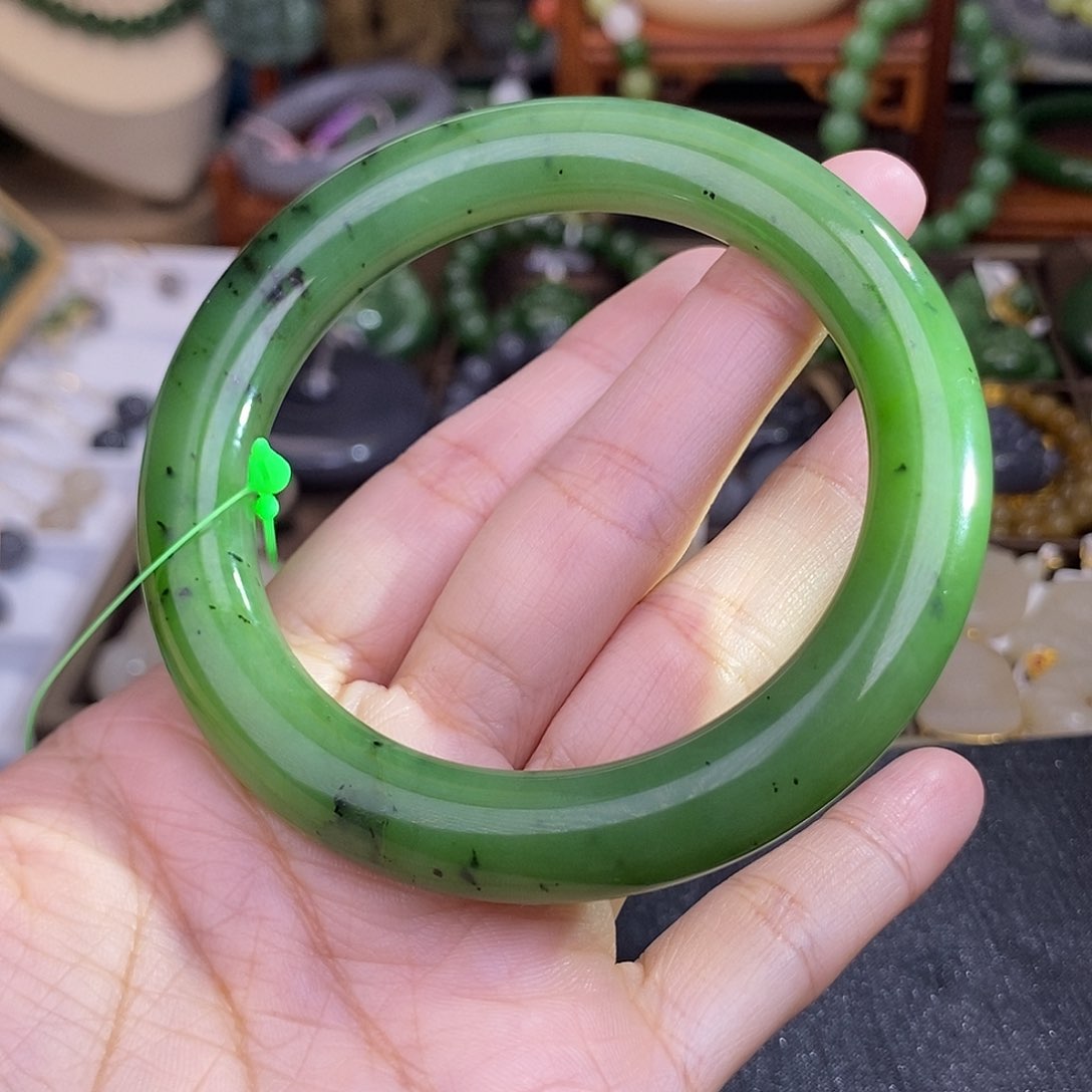 和田玉56 乌兰海猕猴桃碧玉手镯清货价未镶嵌