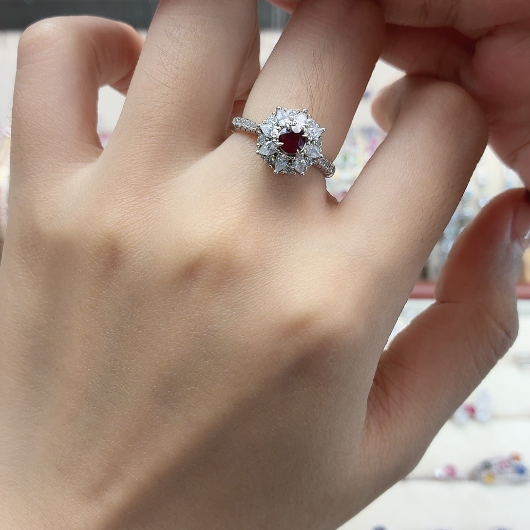 奚***哎银S925镶嵌红宝石戒指