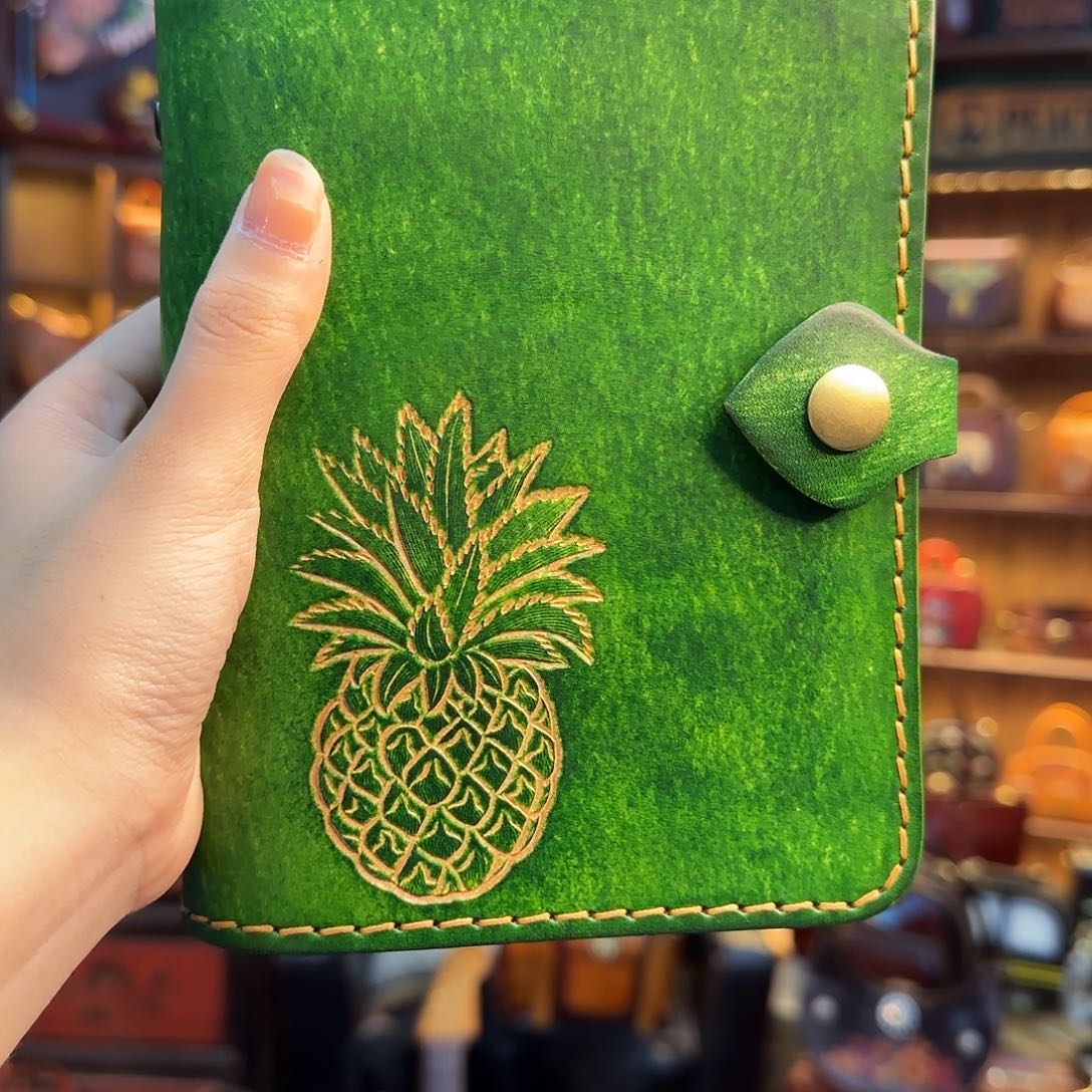 罗***黑黄牛剖层皮革菠萝本墨绿