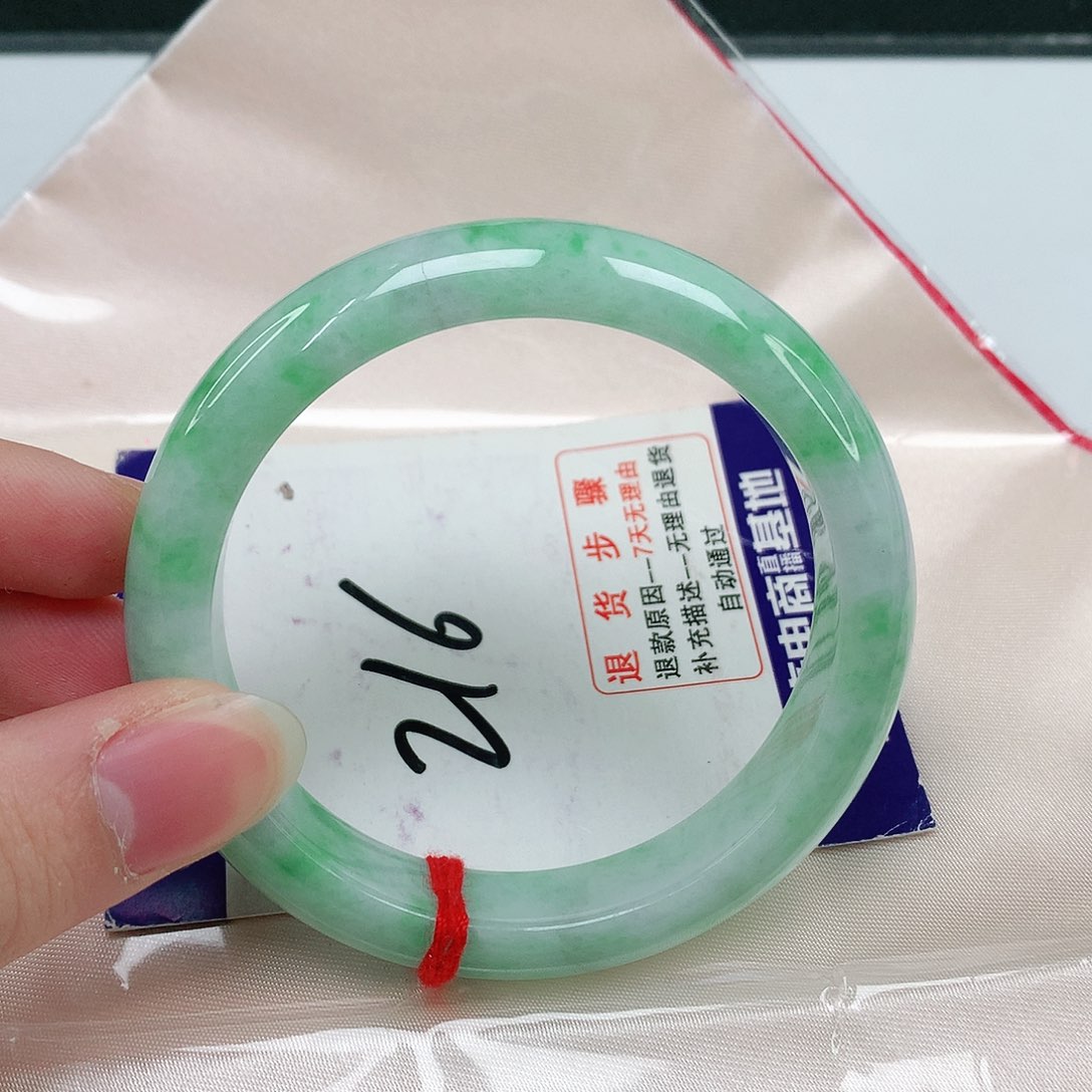 翡翠手镯未镶嵌思****享翡翠