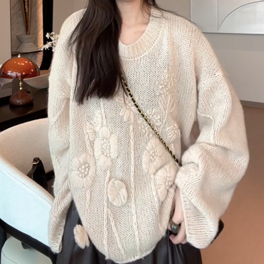 翻领镂空手工花设计款套头针织衫女冬季新款宽松时尚百搭圆领上衣