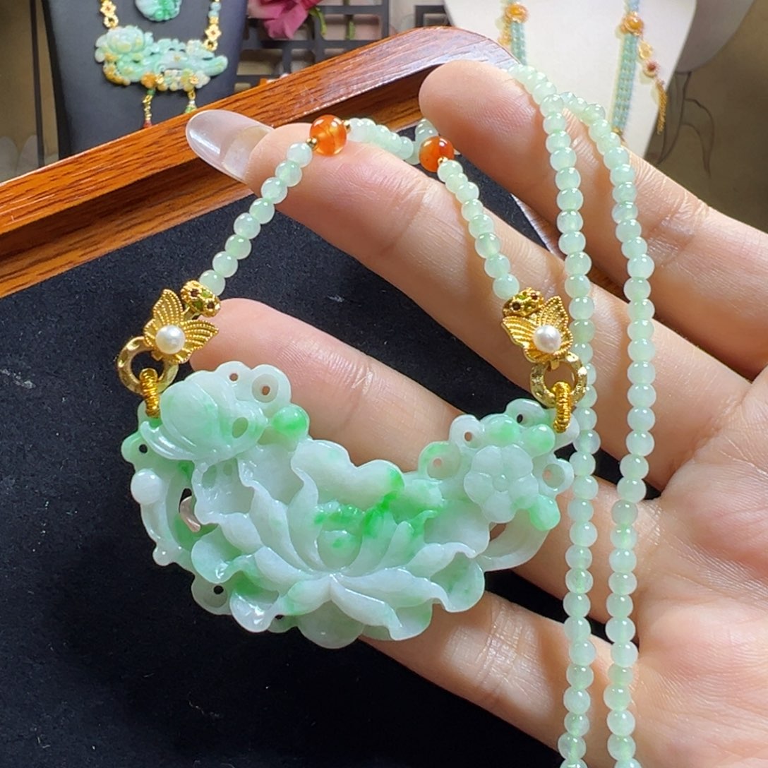 翡翠未镶嵌毛衣链牡丹