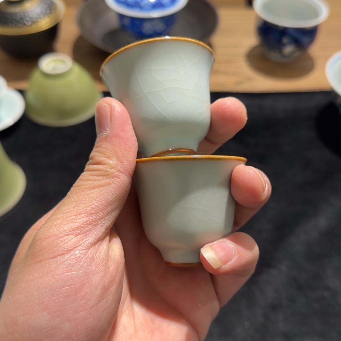 杯打****六晓芳窑天青开片铃铛杯