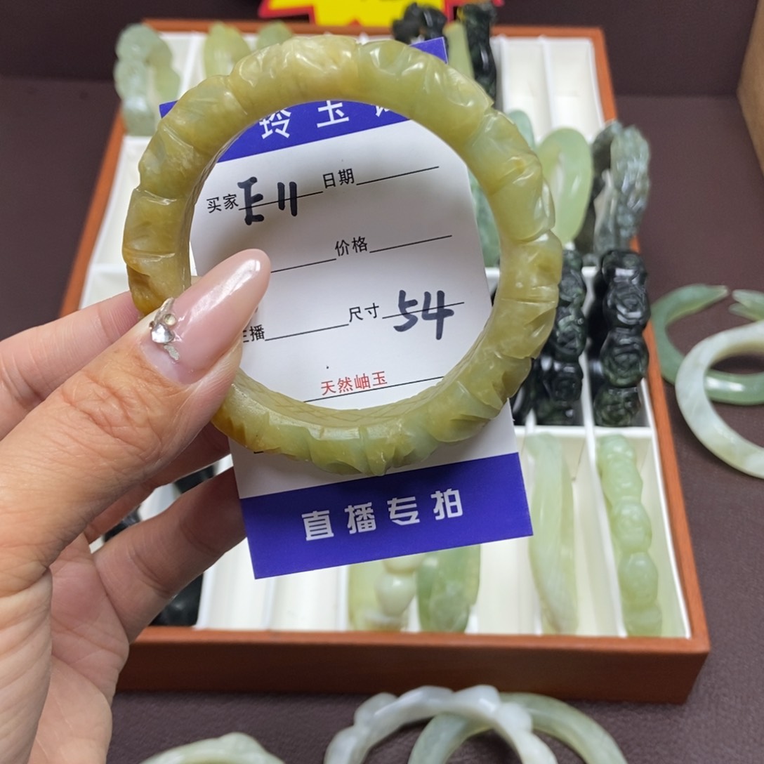 蛇纹石玉手镯未镶嵌