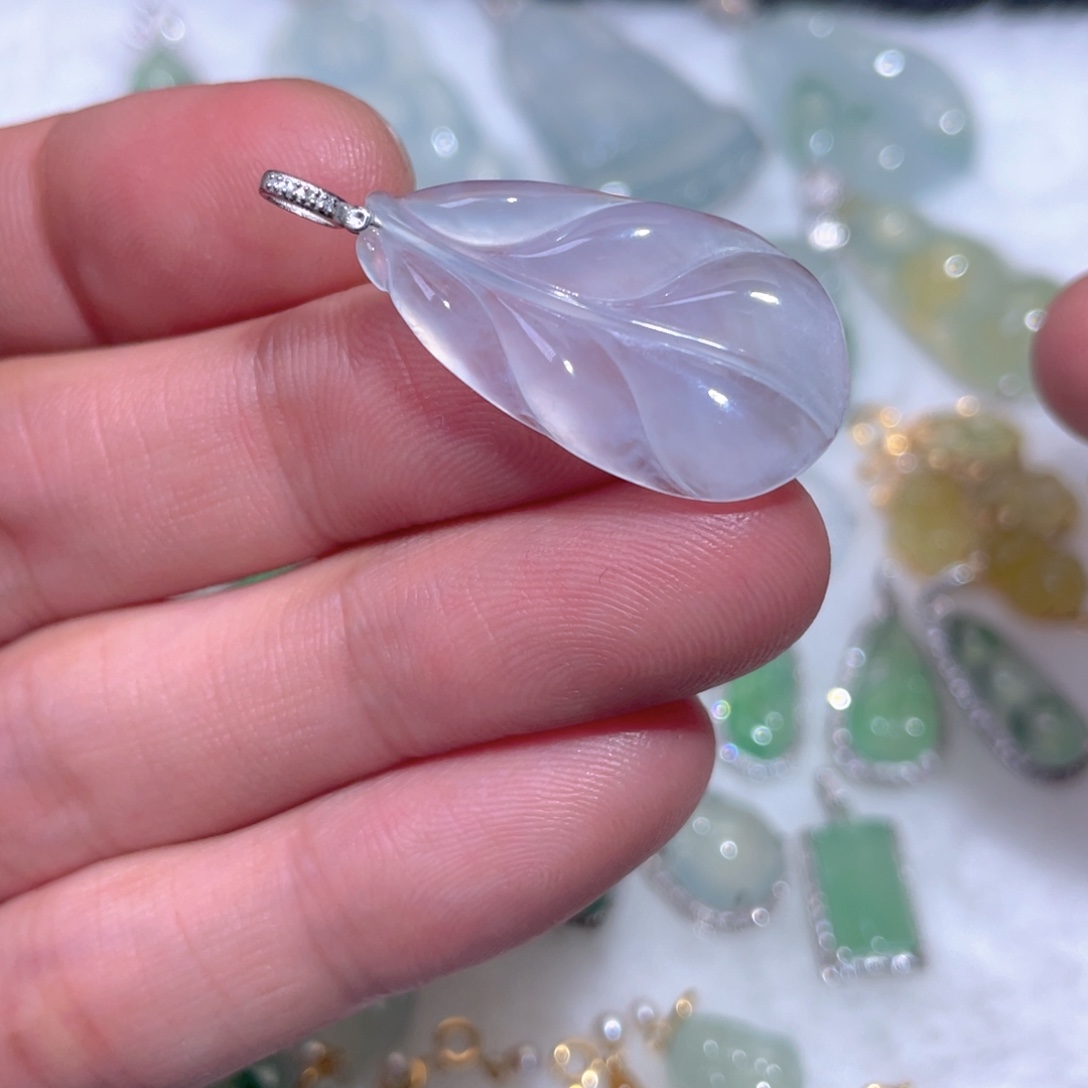 翡翠18K金镶嵌颈饰翡翠