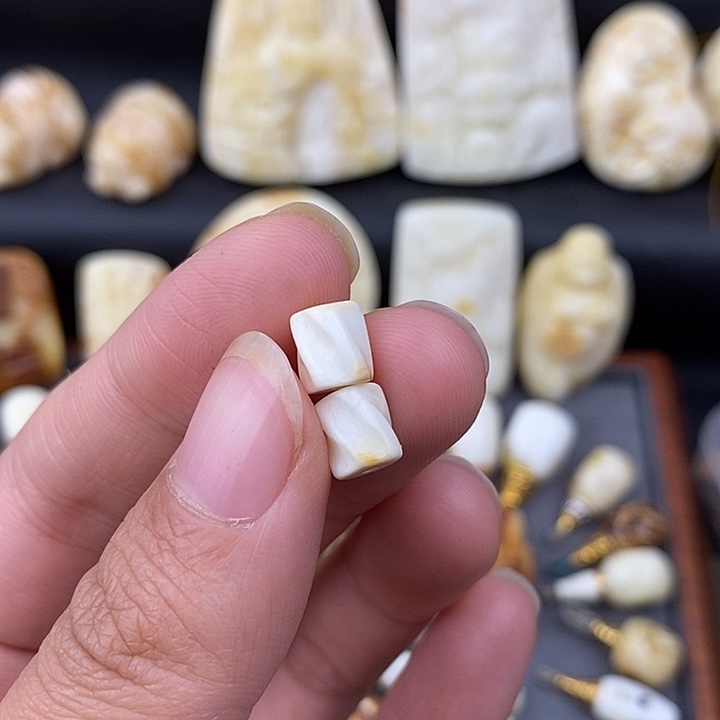 琥珀未镶嵌裸石6瓷白腊对珠