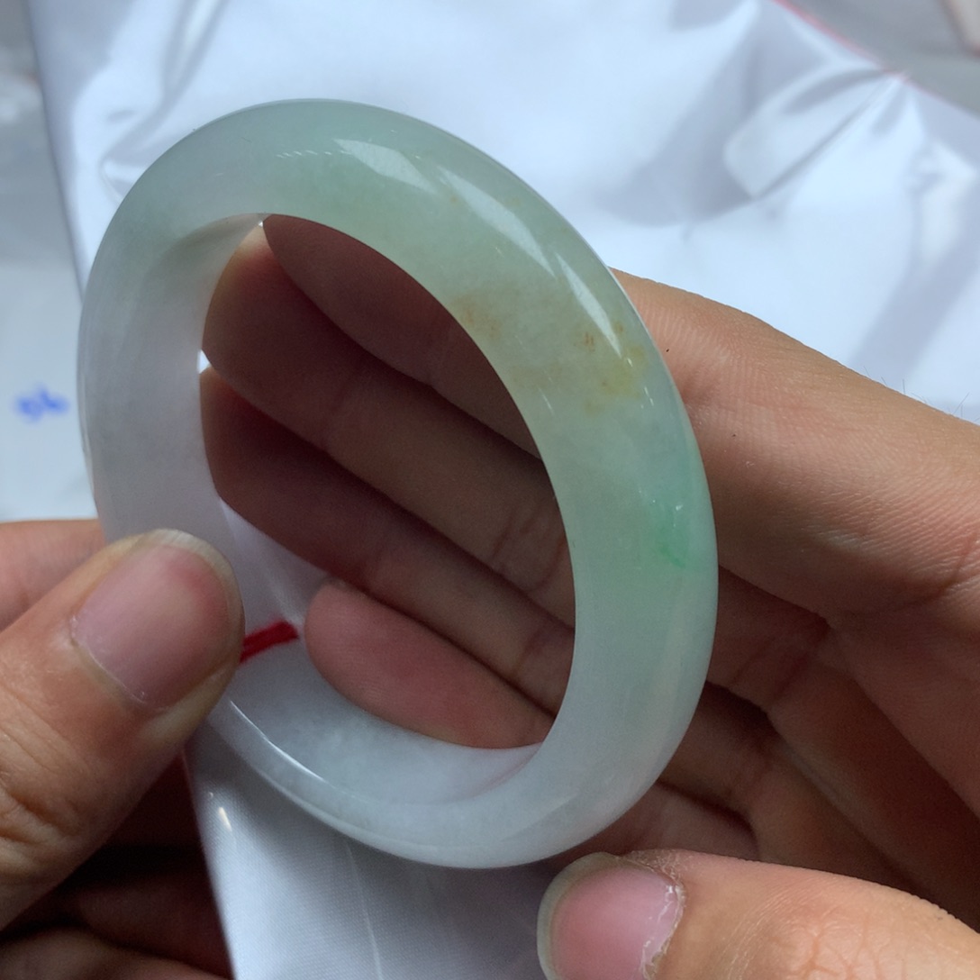 翡翠手镯未镶嵌翡翠