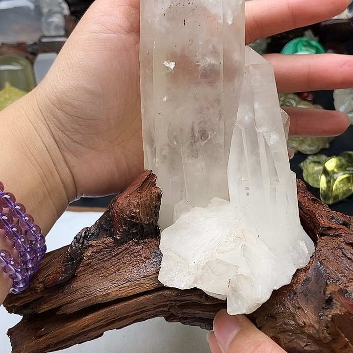 陆***光水晶未镶嵌大型摆件（非配饰）