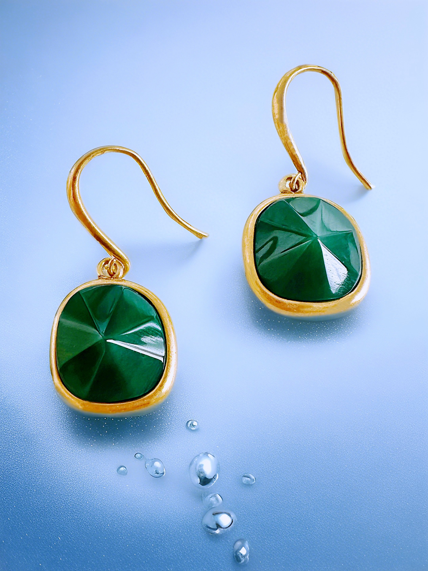 铜合金合成锆石耳饰 轻奢时尚简约大方王妃同款绿色耳饰