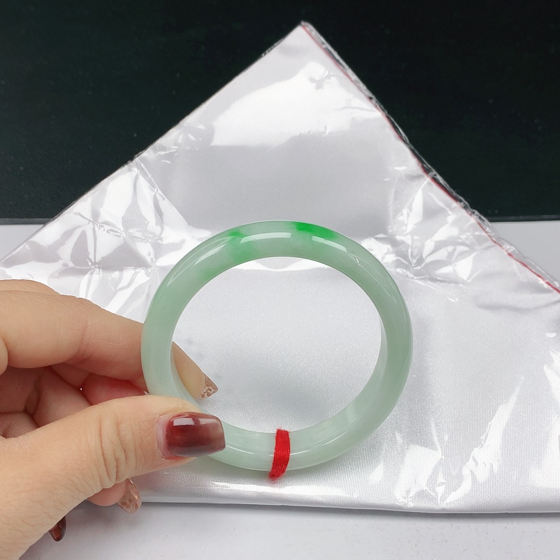 翡翠手镯未镶嵌翡翠395