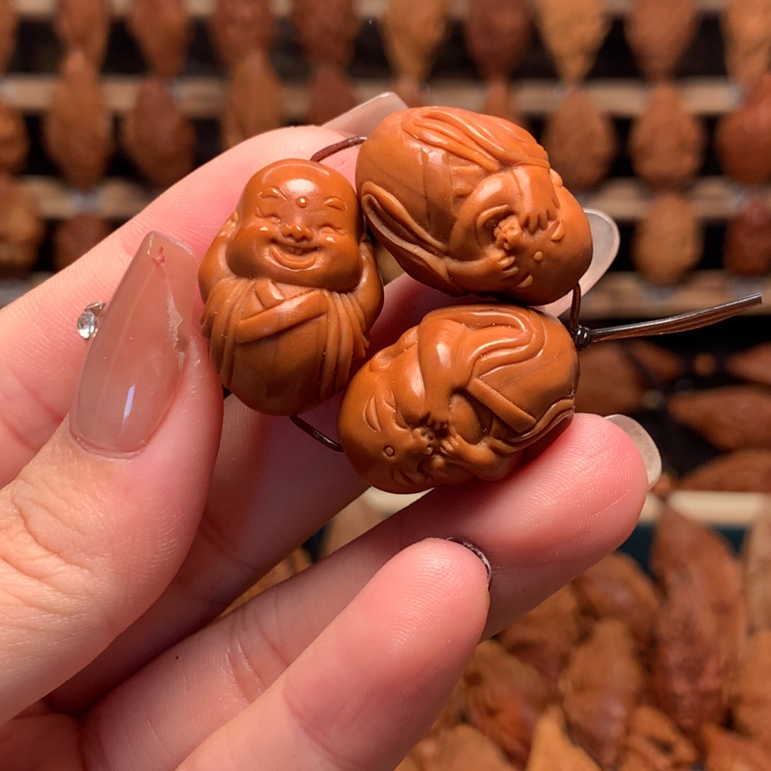 橄榄核把件三不小和尚