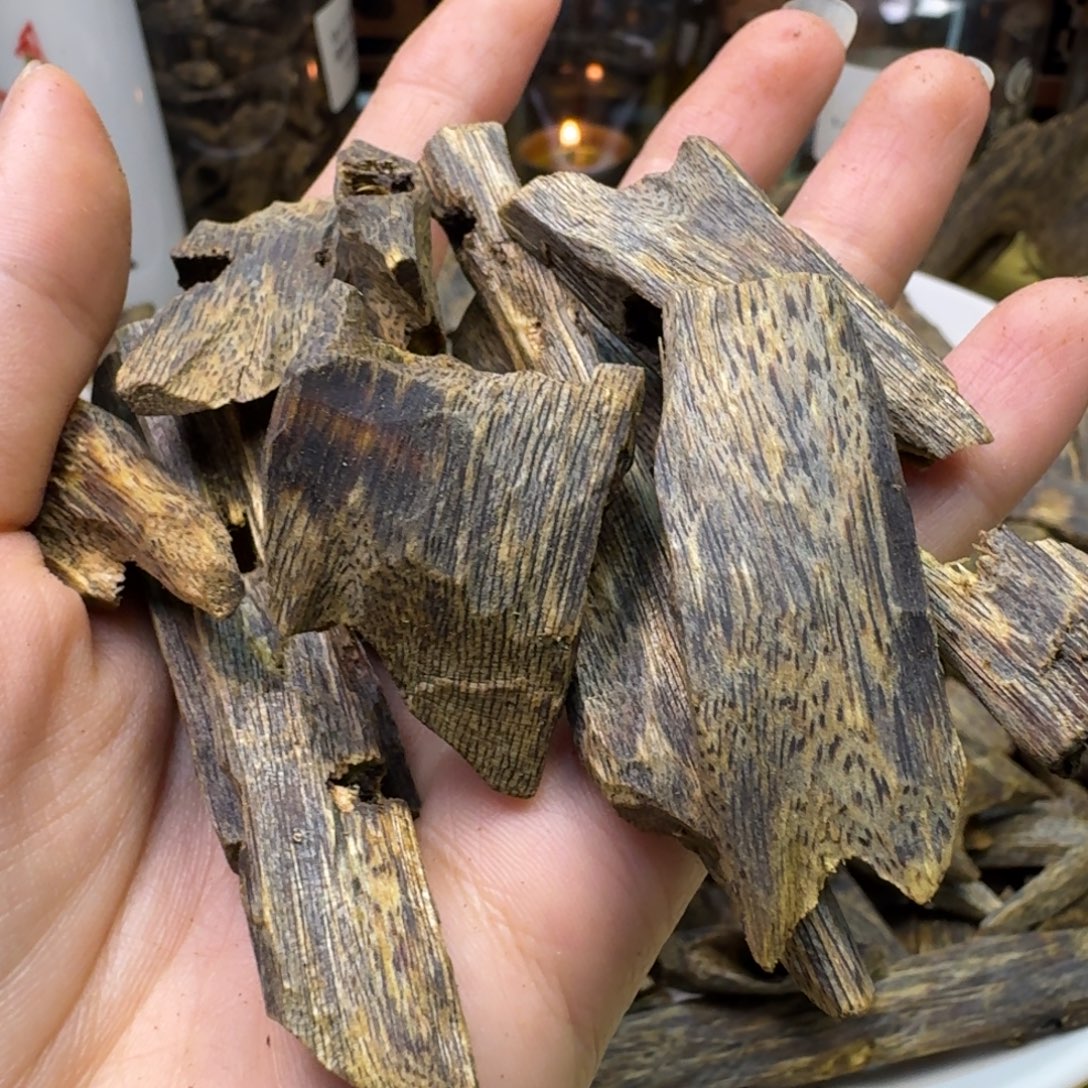 沉香碎屑沉香红骨凹身高油块料50g