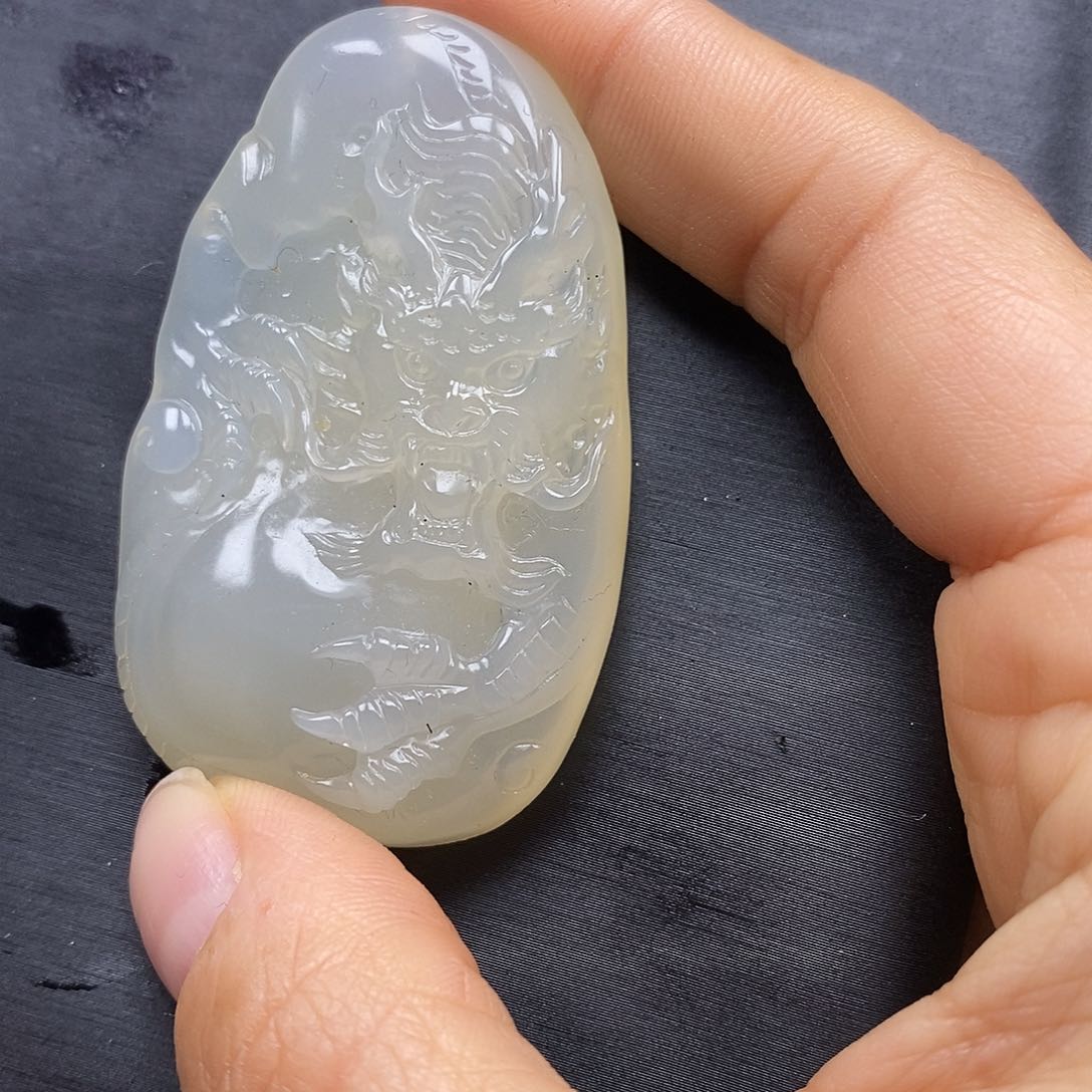 石英质玉（黄龙玉）颈饰未镶嵌