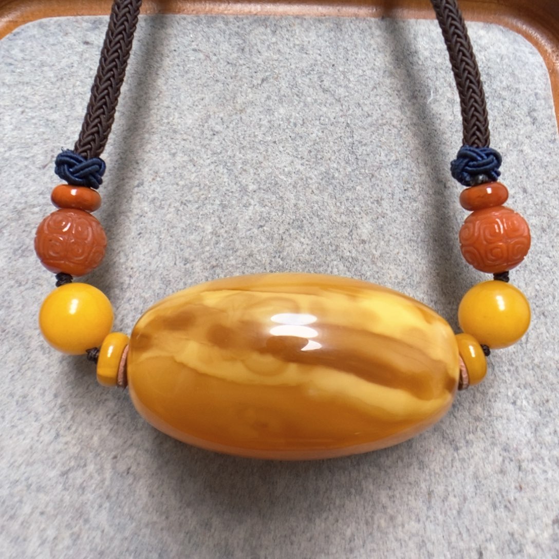 未镶嵌蜜蜡颈饰蜜蜡