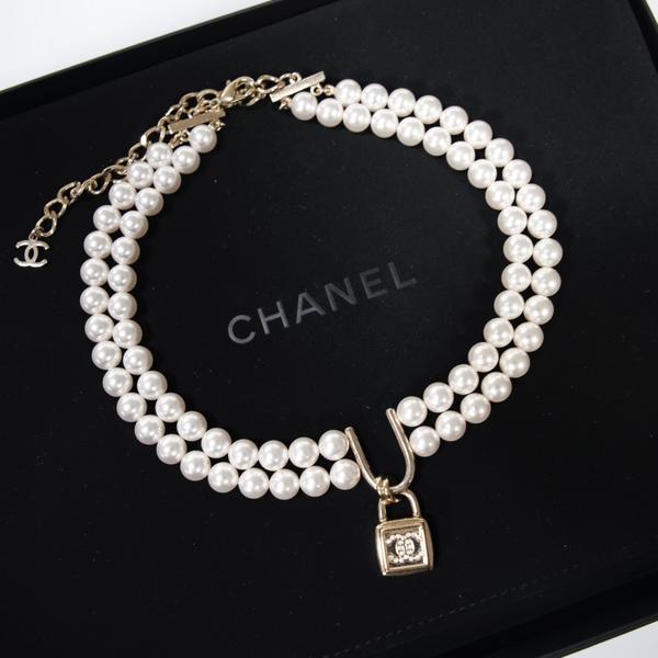 Chanel 锁头吊坠双层珍珠项链