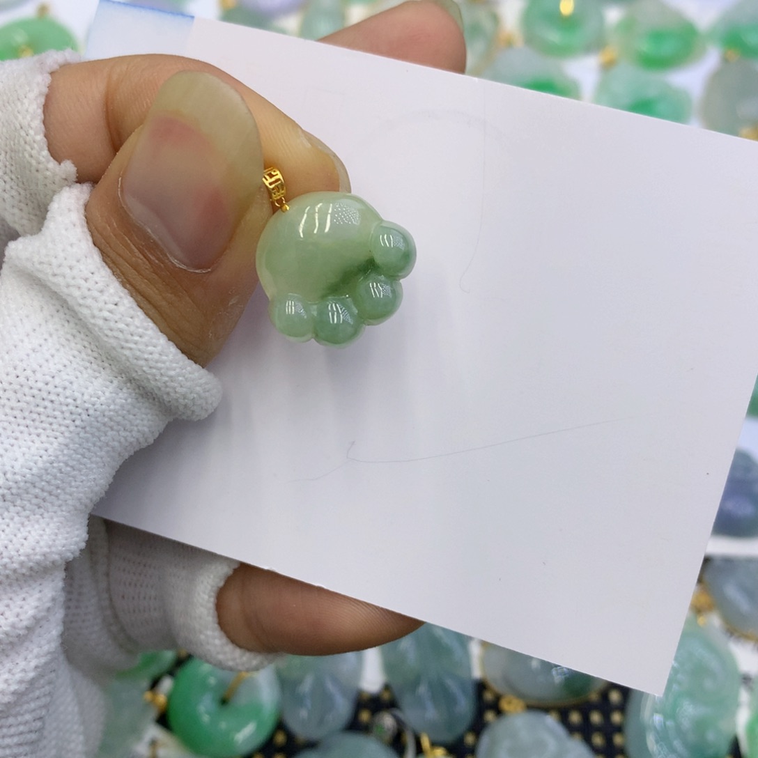 翡翠颈饰未镶嵌翡翠