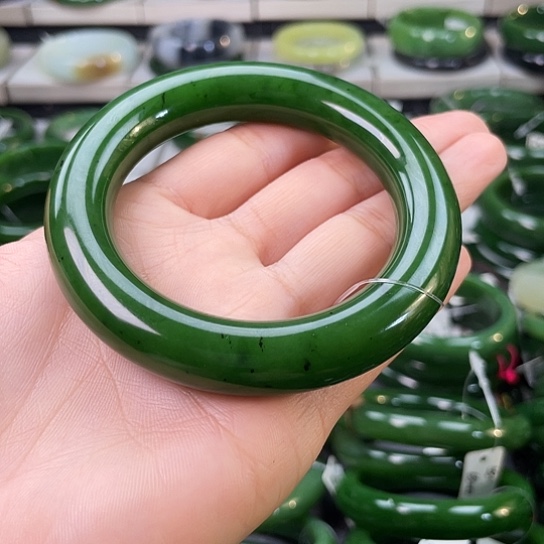 和田玉（碧玉）未镶嵌手镯