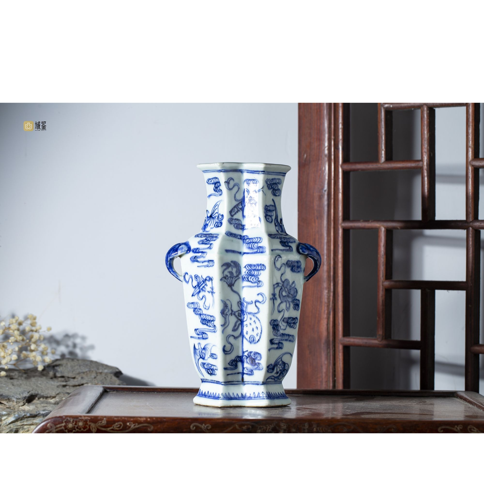 【拍卖-清中期】·青花云蝠暗八仙纹象耳双联瓶