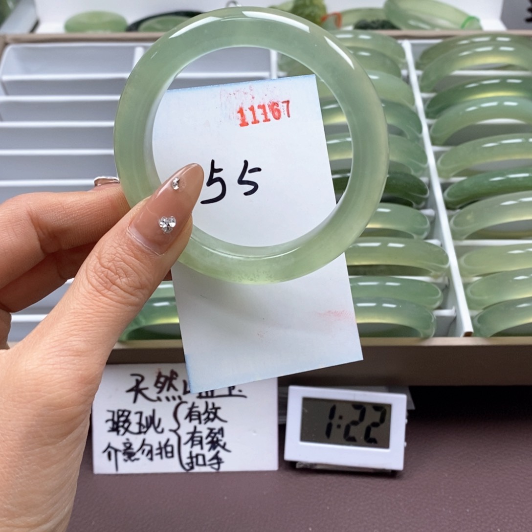 蛇纹石玉手镯未镶嵌