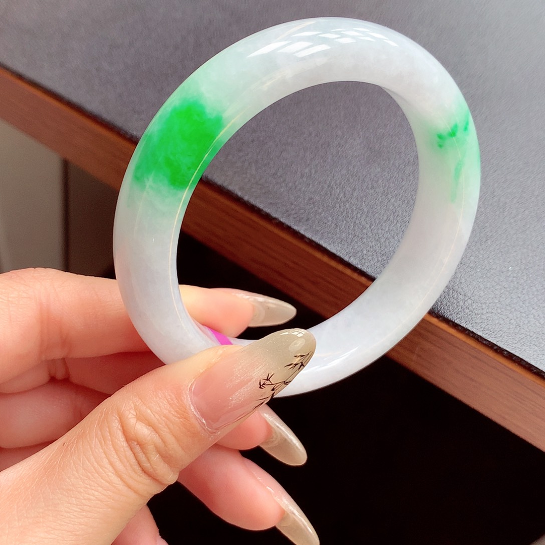 翡翠手镯未镶嵌缅甸翡翠
