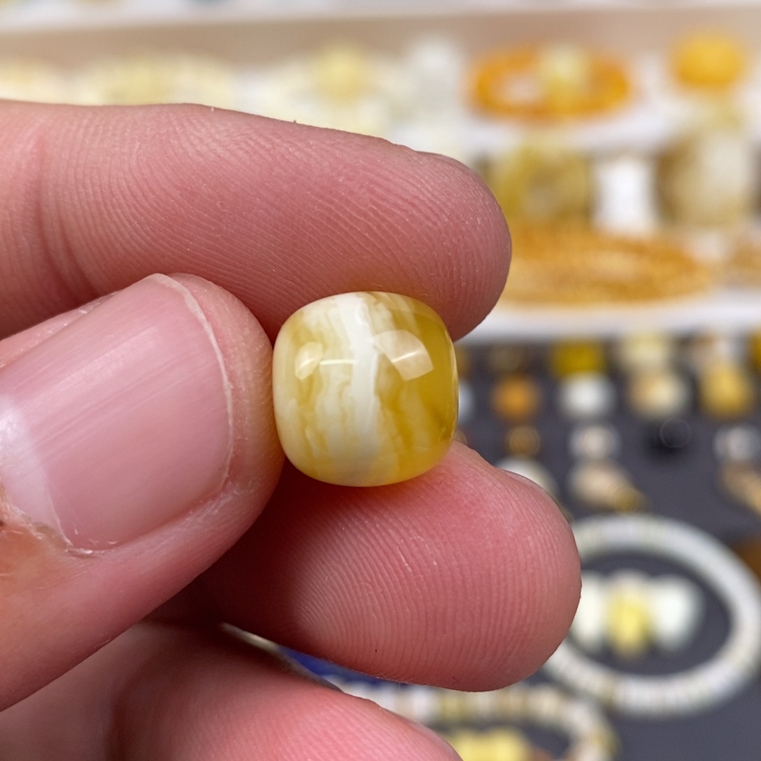 琥珀裸石未镶嵌配饰尺寸11.5