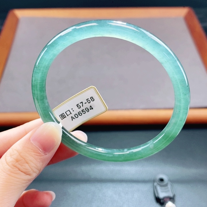 翡翠未镶嵌手镯翡翠手镯55