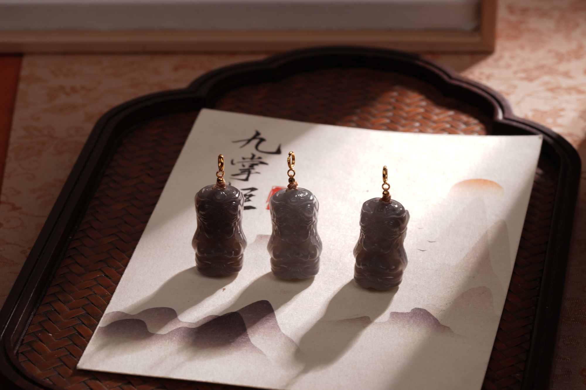 和田玉烟紫吊坠—多样性发一18k金镶嵌（长23宽14厚12左右）【JJ535】