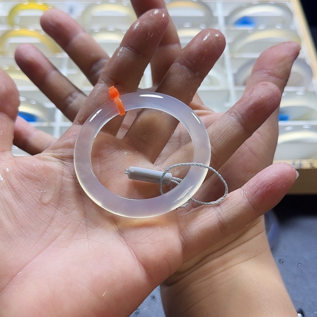 玛瑙/玉髓手镯未镶嵌陌*人